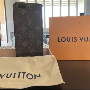 - LOUIS VUITTON 8+ Phone Case